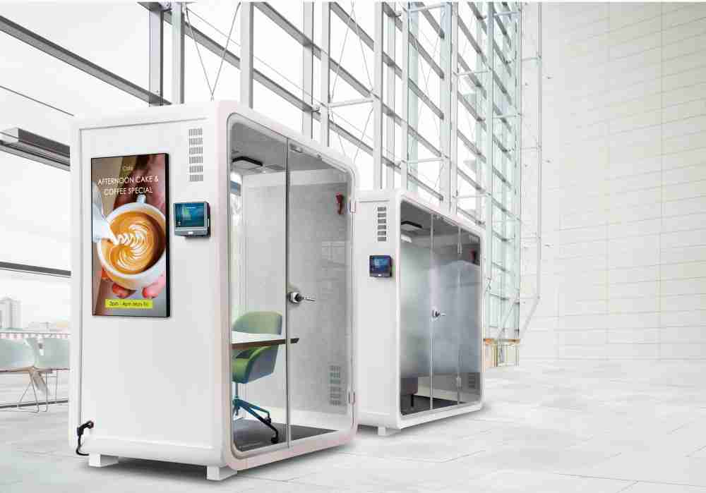 冰球突破子公司达擎之智慧行动办公舱，，，采用PDLC智能调光玻璃设计，，透过通电与断电的电流切换，，，，呈现透明与雾面效果，，具节能降耗特性并兼顾隐私，，，确保信息安全