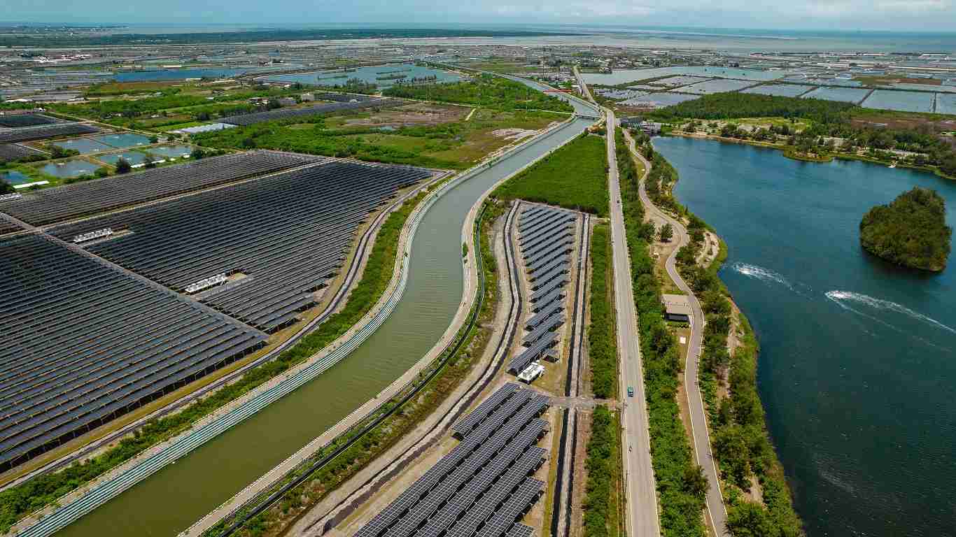 冰球突破能源事业提供智慧能源管理、、太阳能监控管理、、全方位电厂建置及运维解决方案，，并拥有管理超过6000案场的经验